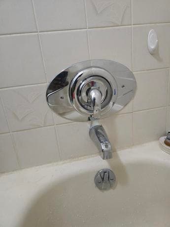 Calgary plumber replacing bathtub faucet and shower valve